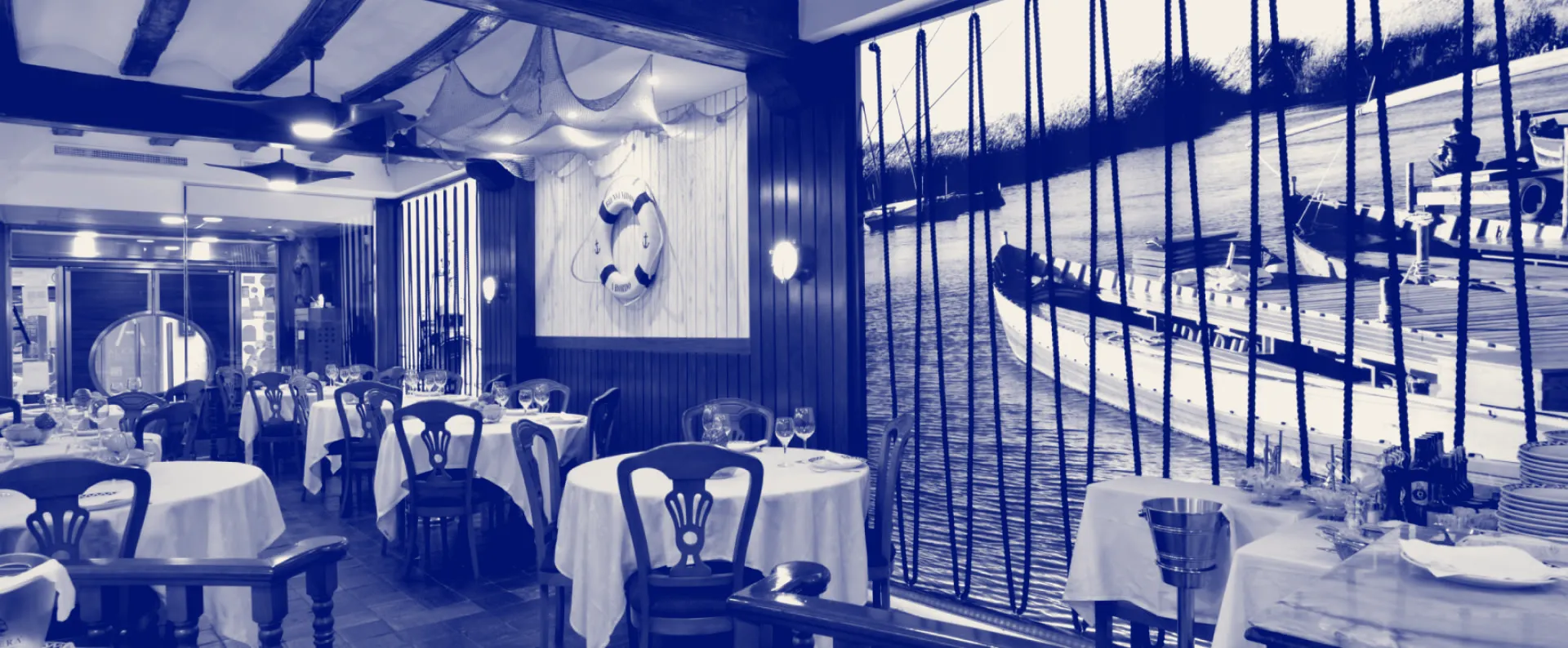 Comedor con decoración marinera